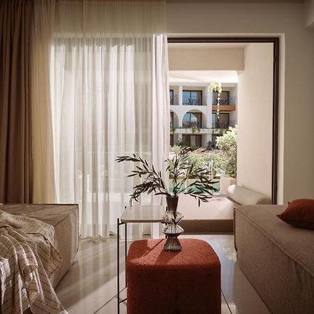 Planos Hotel エクステリア 写真